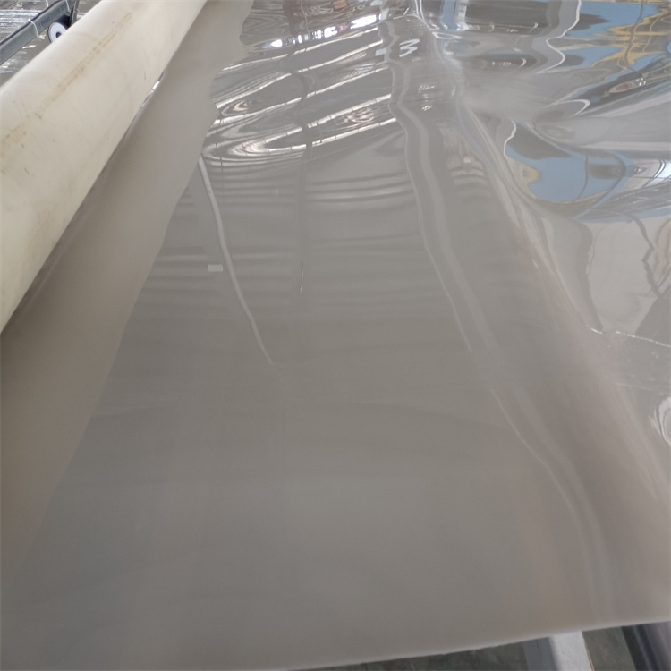 土工膜施工現(xiàn)場(chǎng)受哪些因素的影響